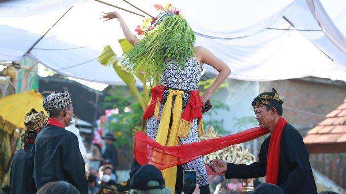$rows[judul]
